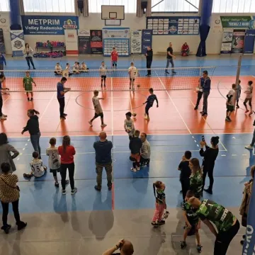 Pierwszy w Radomsku siatkarski turniej minisingielków