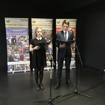 Śpiewali i recytowali po niemiecku oraz angielsku