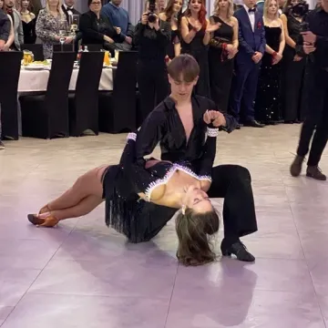 Szampańska zabawa studniówkowa ZSE w Radomsku