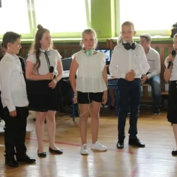 PSP 8 w Radomsku nadano imię „Przyjaciół Dzieci”. Uroczystości 50-lecia