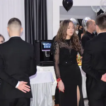 Szampańska zabawa studniówkowa ZSE w Radomsku