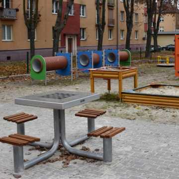 Piotrków Tryb.: Powstał nowy plac zabaw