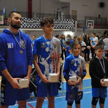 Pokoleniowy turniej klubu Volley Radomsko. Od najmniejszego do największego