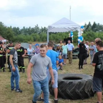 Niedośpielin z pucharem wójta