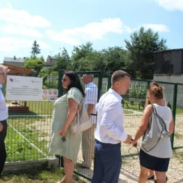 Sprawdzili jak wyglądają place zabaw w Radomsku