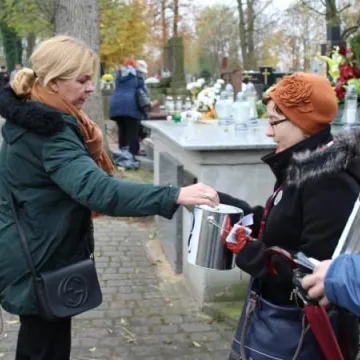 Trwa kwesta na radomszczańskich cmentarzach