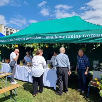 Słodka zabawa z miodem w Gomunicach