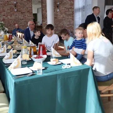 Świąteczne serca otwarte dla innych. Spotkanie PCK w Oranżerii