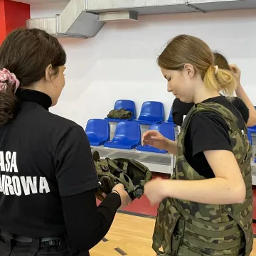 Uczniowie klas mundurowych z Radomska uczestniczyli w manewrach WOT