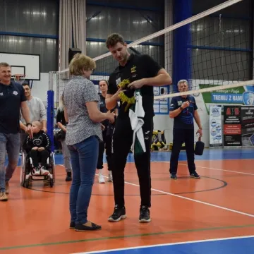 METPRIM Volley Radomsko gra i pomaga