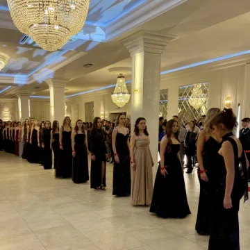 Odliczanie do matury rozpoczęło się eleganckim balem w LO Przedborzu