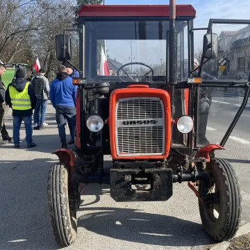 [WIDEO] Zaczęło się. Przedbórz stoi. Rolnicy walczą o Polskę
