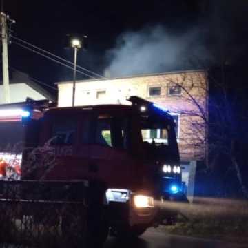 Na ul. Kotarbińskiego w Radomsku doszło do pożaru sadzy w kominie