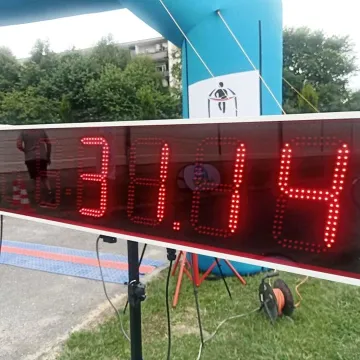 Ponad setka biegaczy stanęła na starcie biegu ulicznego w Radomsku