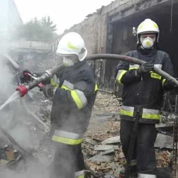 Wnętrze spalonego marketu