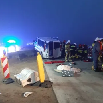 DK1: wypadek busa w okolicach Radomska. 5 osób rannych