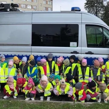 Policjanci prowadzą akcję „Bezpieczna droga do szkoły”