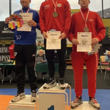 Udany memoriał w Katowicach. Dwanaście medali dla zapaśników ZKS Radomsko