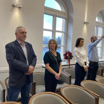 Sześć par uhonorowanych medalami za długoletnie pożycie małżeńskie