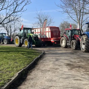 [WIDEO] Zaczęło się. Przedbórz stoi. Rolnicy walczą o Polskę