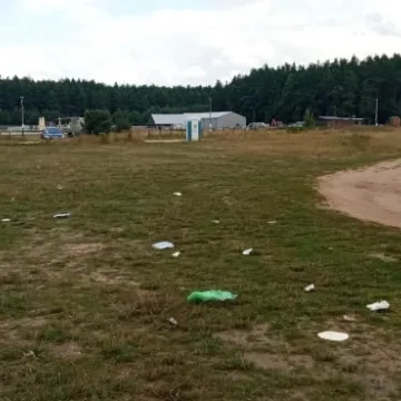 Rekreacja w śmieciach w Zakrzówku Szlacheckim