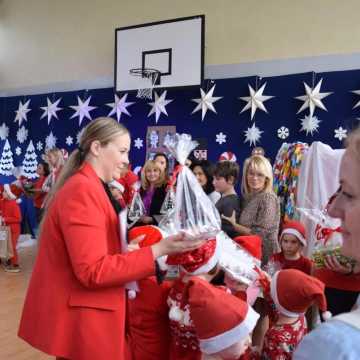 Mikołajowy dzień pełen zabawy i integracji w Publicznej Szkole Podstawowej nr 3 w Radomsku