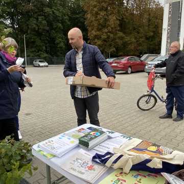 Mieszkańcy Radomska w zamian za elektrośmieci otrzymali sadzonki