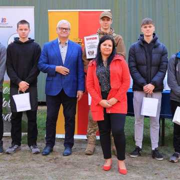 W gminie Przedbórz poszukiwali pieczonego ziemniaka