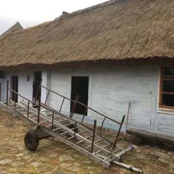 Ruszył remont dachu chaty tatarskiej