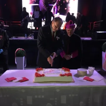 Tort i koncert na Święto Niepodległości