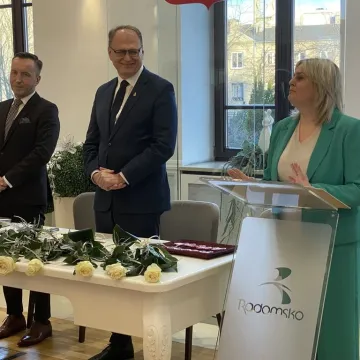 Sześć par uhonorowanych medalami za długoletnie pożycie małżeńskie