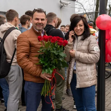 Chlebem i solą powitała społeczność ZSE-E w Radomsku nowego-starego dyrektora