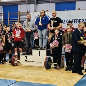 Herosi z Radomska z medalami w Dobryszycach