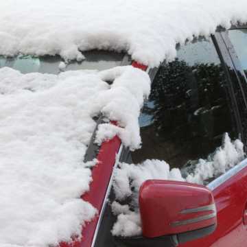 Policja apeluje: przygotuj auto do zimowej drogi