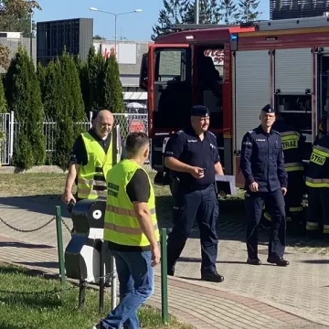 Ewakuacja ZSP 1 w Radomsku. Był pożar, strzały i osoby ranne