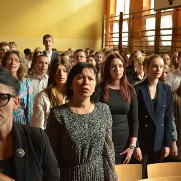 Medale i nagrody dla pracowników powiatowych placówek oświatowych