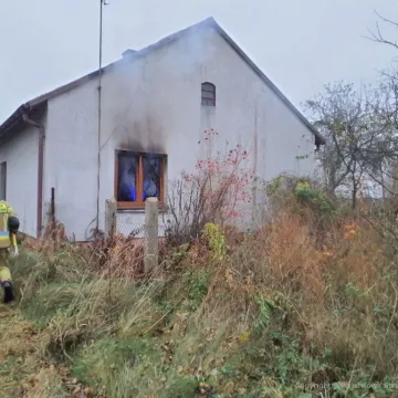 Pożar pustostanu w Szpinalowie w gminie Kamieńsk
