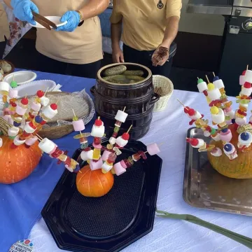 Kietlin świętował przy stole i na zjeżdżalni