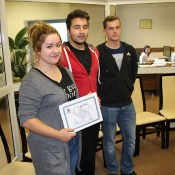 Elektryk obdarowuje szpital