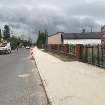 Nowy chodnik na Św. Rocha. Prace nadal trwają