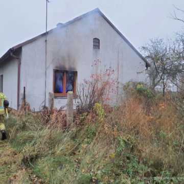 Pożar pustostanu w Szpinalowie w gminie Kamieńsk