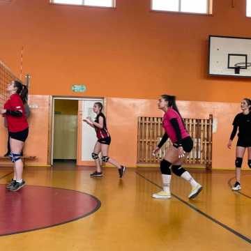 Pary półfinałowe w lidze siatkówki kobiet wyłonione