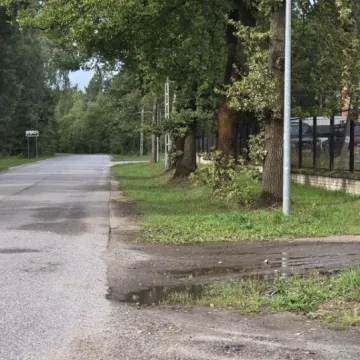 Bezpieczniej do tężni solankowych. Kamieńsk planuje chodnik