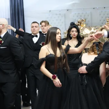 Studniówka uczniów „Drzewniaka” w Kobielach Wielkich