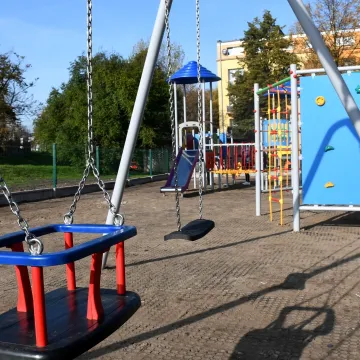 W Piotrkowie Tryb. powstał nowy plac zabaw