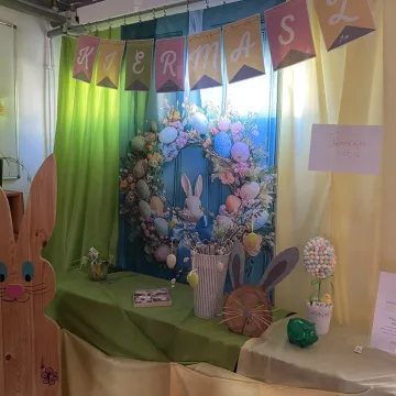 Zajączek ukrył się w PP nr 5 w Radomsku. Dzieci ruszyły na poszukiwania