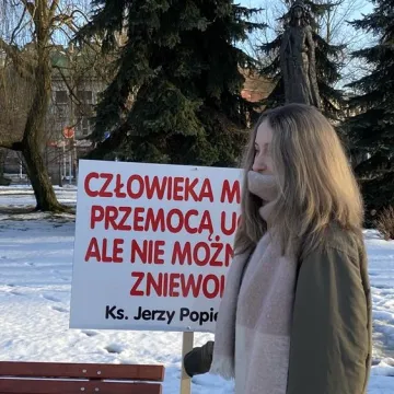 „Zjednoczeni dla Wolności” protestowali w Radomsku przeciwko rządowym obostrzeniom