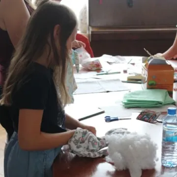 Warsztaty szycia poduszek w MDK w Radomsku