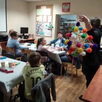 Pisanki i pająki ludowe ożywiły tradycję w Gidlach