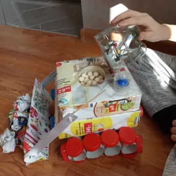 Konkurs plastyczny „Coś z niczego” w PSP 4 w Radomsku